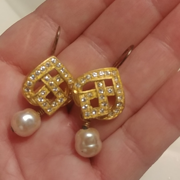 Linda Levinson Goldtone Rhinestone Pearl  Dangle Earrings - Picture 2 of 6